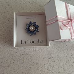 Brooch ladies