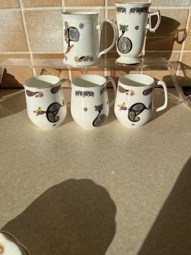 Royal Tara "Book of Kells" 5 Mugs & 3 Shell shaped dishes as New