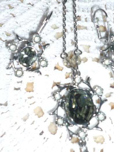 Necklace Pendant Earring Set.  Vintage chain & ear rings