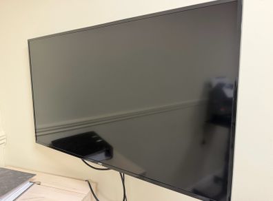 JVC 40 Inch LED TV with Wall Mount and Remote