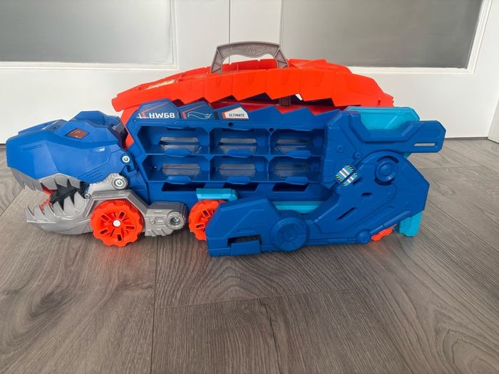 Hot Wheels City T-Rex Transporter