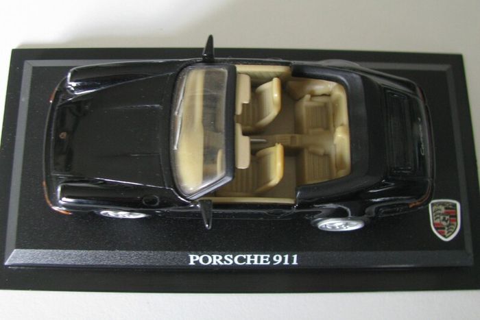 Diecast Model Porsche 911 Carrera 4 - del Prado Car Collection 1:43