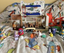 Bluey car & camper van play set