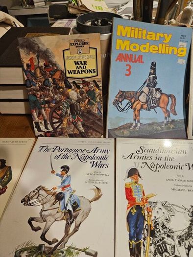 Osprey Men-at-arms Series, Published In 1974 X 15 Fabolous Military Books Plus 2 X Military  Modeling Annuals 1 &3. Plus 3 Other Military Books. All In Good Condition.  See Photos For Same.