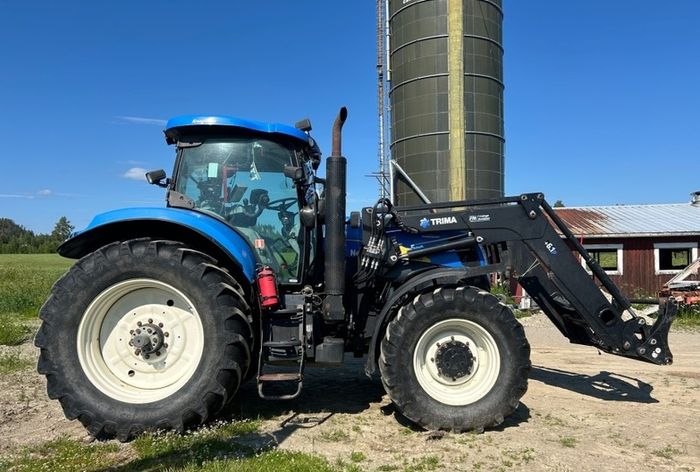 2011 New Holland T7040