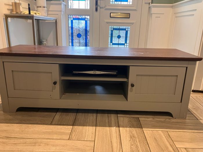 Television cabinet