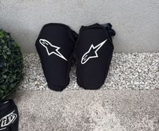 Alpine star knee pads