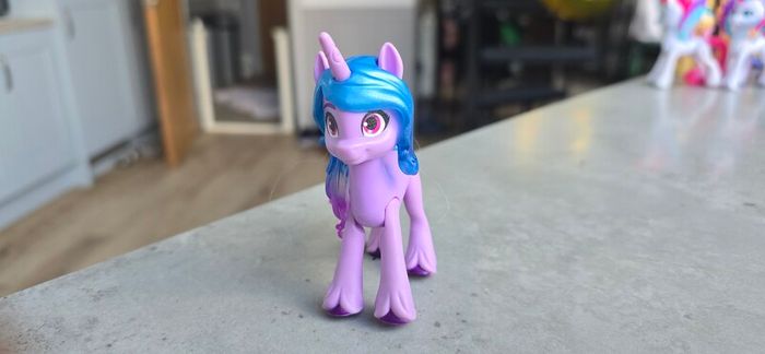 4euro Each - Select in comments - New Generation Moulded 3 inch  Figure Sparkle Glitter Hasbro Crystal Adventure MLP G5 My Little Pony