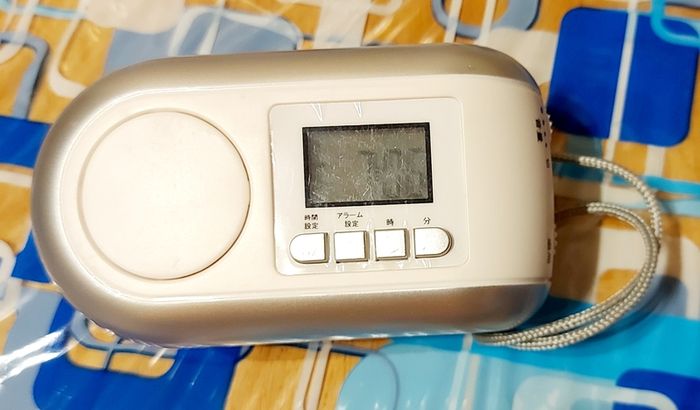 Self Powered Emergency Radio FM/AM Japan, as new.