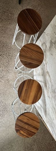4 island stools
