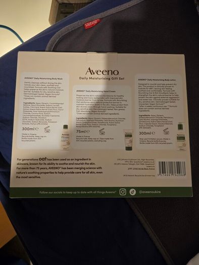 aveeno daily moisturising gift set