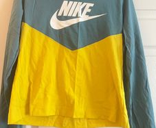 Nike top