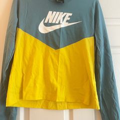 Nike top