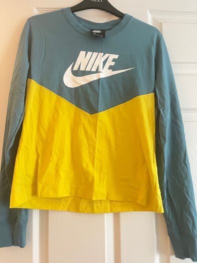 Nike top