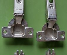 Cupboard door hinges