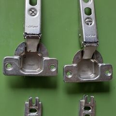 Cupboard door hinges