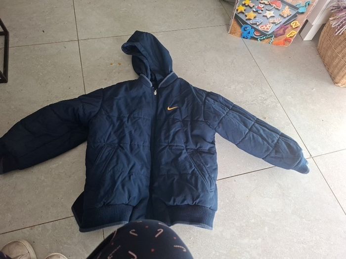Nike Childs Rwversible Jacket size S