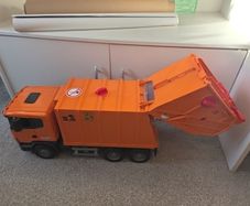 Bruder bin truck