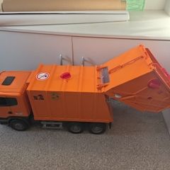 Bruder bin truck