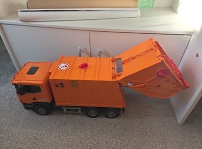 Bruder bin truck