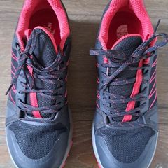 Tracking shoes