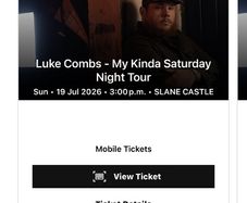 Luke combs standing