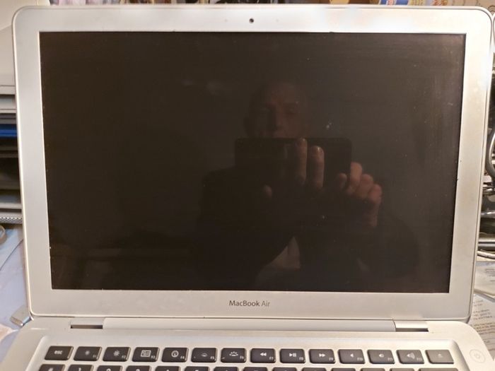 MacBook Air 13 inch, A1237, excellent cosmetic Condition, Password Locked