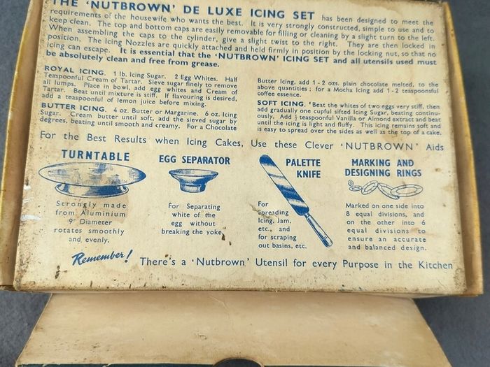 Vintage Nutbrown' De Luxe Icing Set good condition  very old