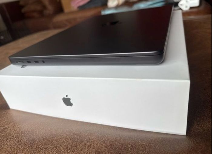 Apple Macbook Pro M3 Pro Chip 18GB Unified Memory 500gb SSD