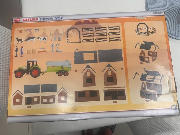 Farm and tractor play set 72pcs BNIB