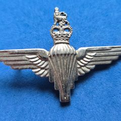 British military parachute regiment cap badge