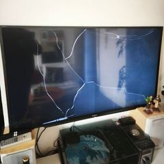 Sony 48" Smart TV with cracked screen (for parts/repair)