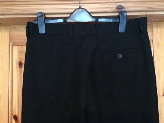 Men's Black trousers.W32'' L33''. 100% Polyester
