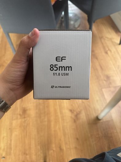 canon EF 85mm f/1.8 USM