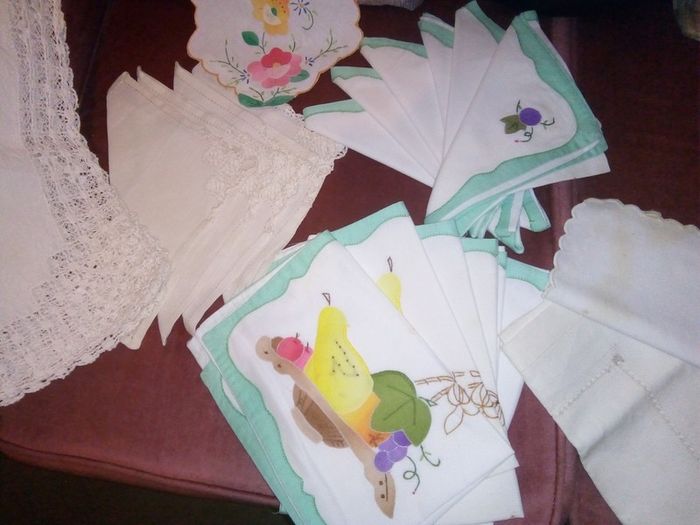 Mix of Linen Tablewarll