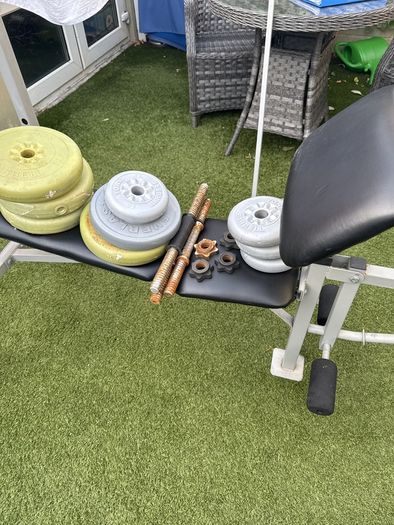weight bench and weights
