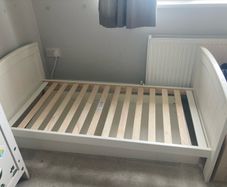 Toddler Bed with under drawer unit