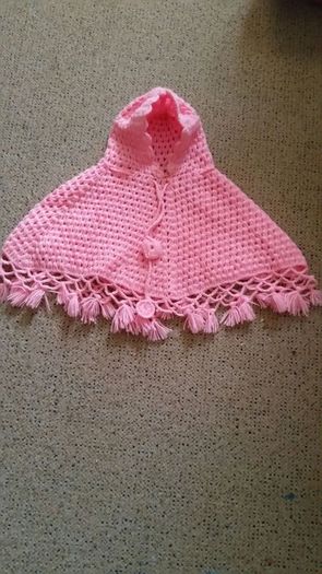 Girls woollen poncho size 1-2 years