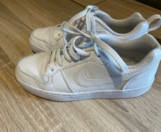 Girls white genuine Nike TRAINERS sneakers runners UK 3 35