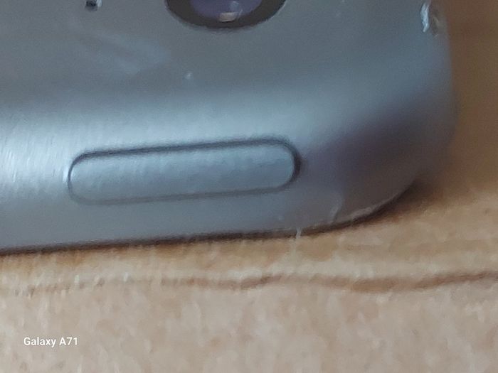 Apple Ipad Air 2nd Generation, 16GB, Space Gray, 94% Battery Life, No Activation Lock, but screen not displaying, and there is some damage to back top right corner, see pictures