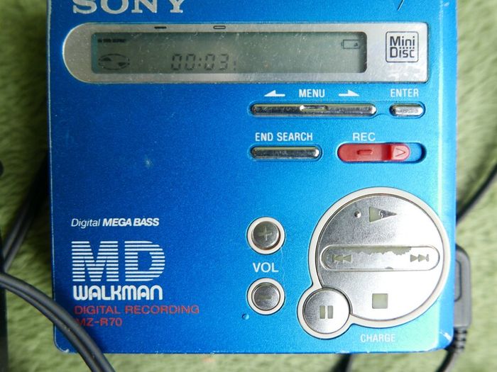 Sony MZ-R70 MiniDisc Walkman Digital Recording MD Player Recorder Working well