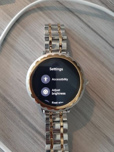 Kate Spade Scallop Smartwatch