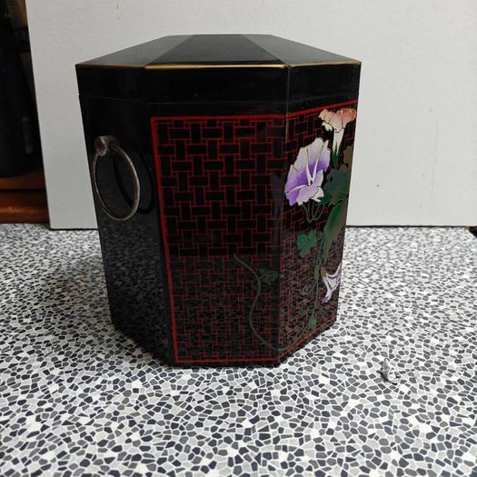 Vintage Octagonal Japanese Yamanaka Lacquered. Ice Bucket, mid century.