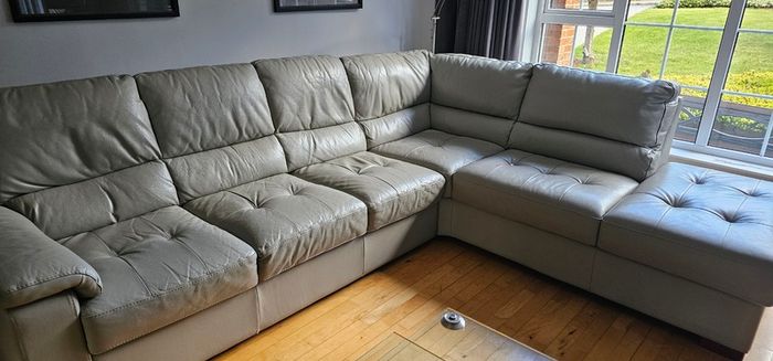 Corner suite