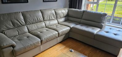 Corner suite
