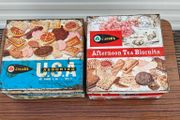 Vintage pair Jacobs Afternoon Tea and USA and biscuit tins