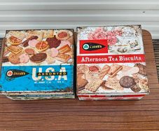Vintage pair Jacobs Afternoon Tea and USA and biscuit tins