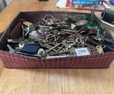 Tin over vintage/retro/modern  keys