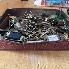 Tin over vintage/retro/modern  keys