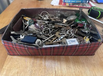 Tin over vintage/retro/modern  keys